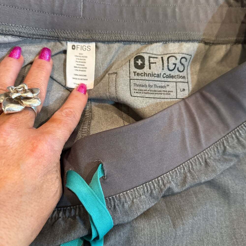 FIGS Women's Straight Leg Scrub Pants Graphite Gray Size L/P